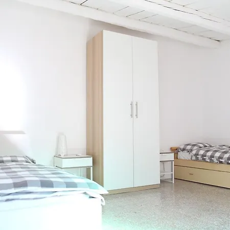 Indipendent House 펜션 콘베르사노